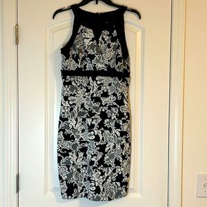 White House Black Market Instantly Slimming Black White Sleeveless Dress Size 6